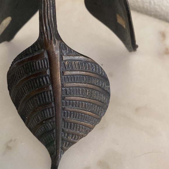 Metal leaf candle holder leaves design - Picture 5 of 7